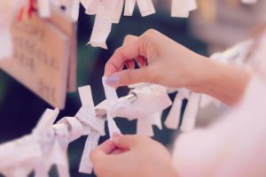 吉備津彦神社2025初詣の混雑と口コミは?おみくじやお守りもチェック!