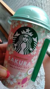 スタバのさくらキャラメリーミルクWITHミックスベリーカロリーと飲んだ感想
